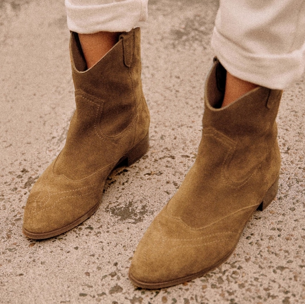 Sezane Stylish Tan Suede Ankle Boots